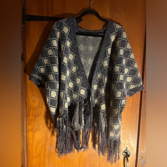 Poncho with short sleeves and fringe no brand on the larger size one size - Picture 1 of 3
